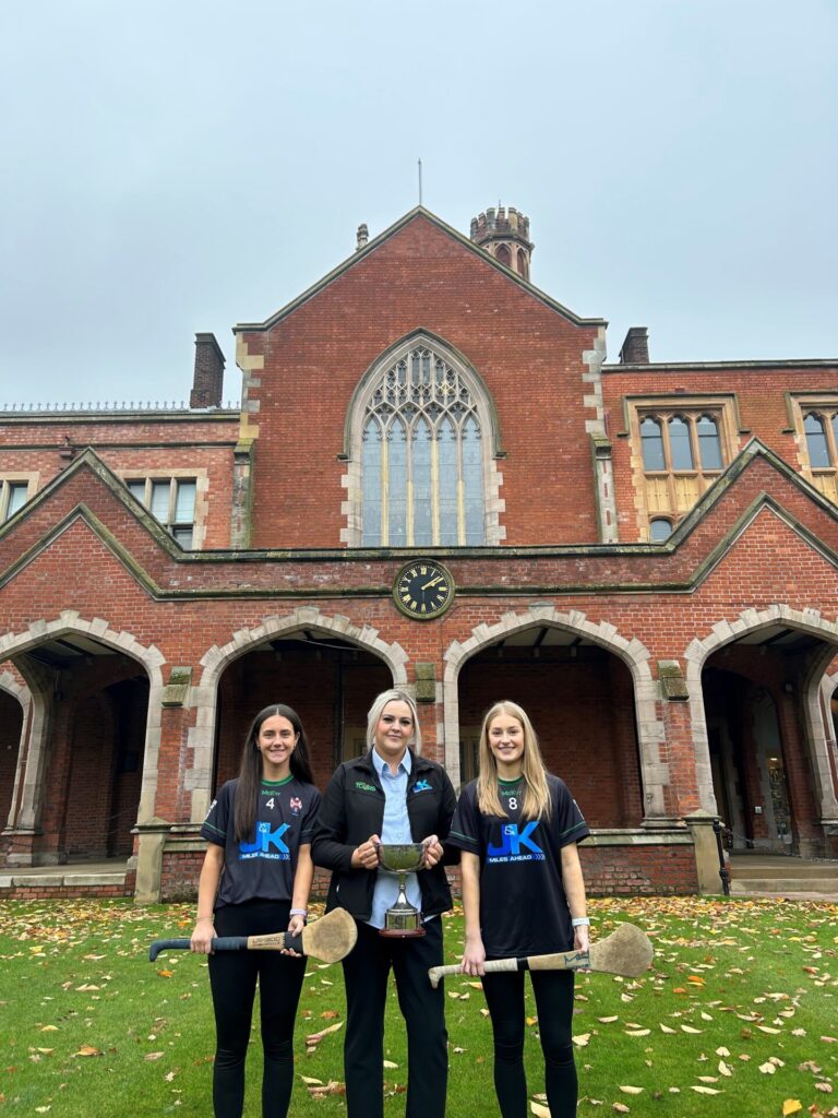 J&K Coaches Limited - Official Transport Partner of Queens University Belfast Camogs